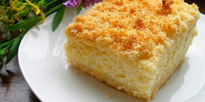 Быстрый пирог с творожной начинкой.
