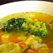 Sopa de verduras para bebés hasta un año, receta a base de arroz y coliflor Sopa de puré de coliflor para niños