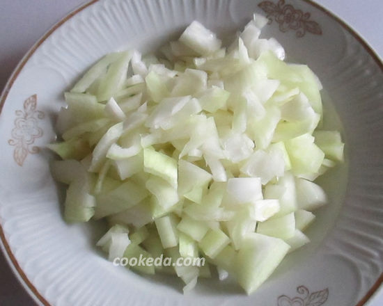 Лазанья с куриным филе и соусом бешамель.