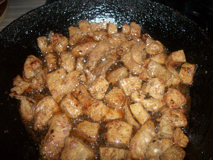 Рецепт печень куриная с медом и соевым соусом.