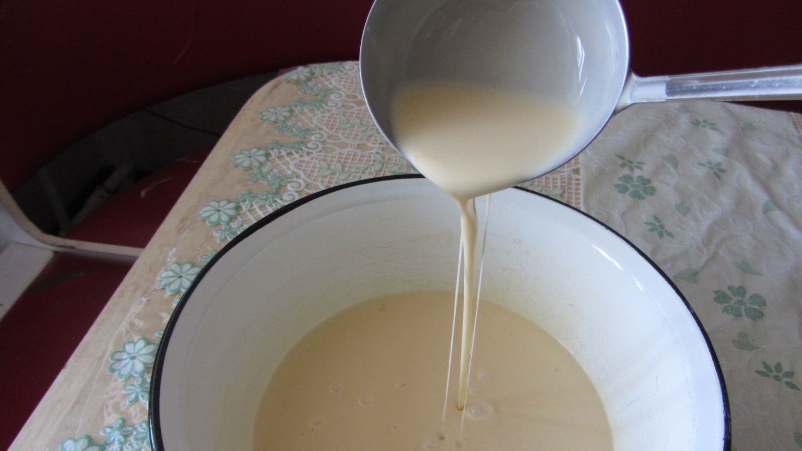 Блины с яблочной начинкой и корицей.