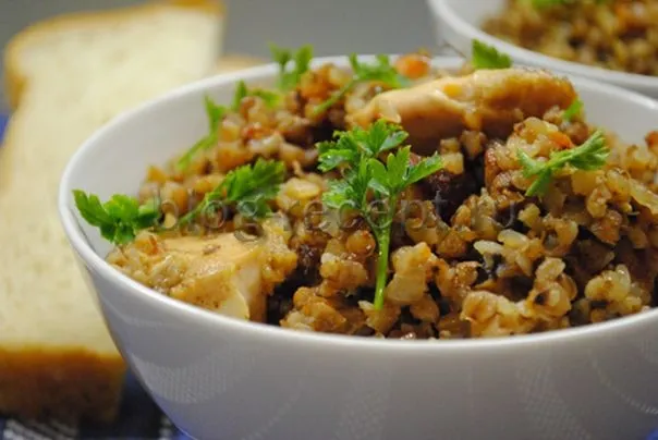 Греча с курой и грибами в мультиварке.