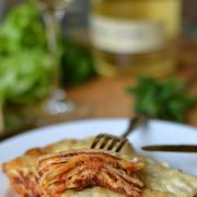 Chutné lasagne pripravíme z hotových plátov a domáceho cesta