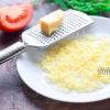 Салат елисейские поля рецепт с колбасой. Салат с курицей и сельдереем. Салат с колбасой