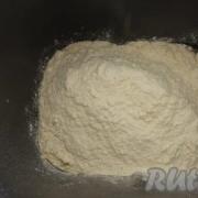 เครื่องทำขนมปังจะนวดแป้ง: คุณจะมีพายสีน้ำตาลทองเป็นอาหารกลางวัน!