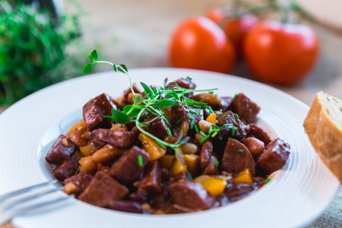 Овощное рагу с картошкой и колбасой.