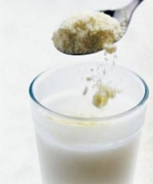 Jak vyrobit běžné mléko ze sušeného mléka?