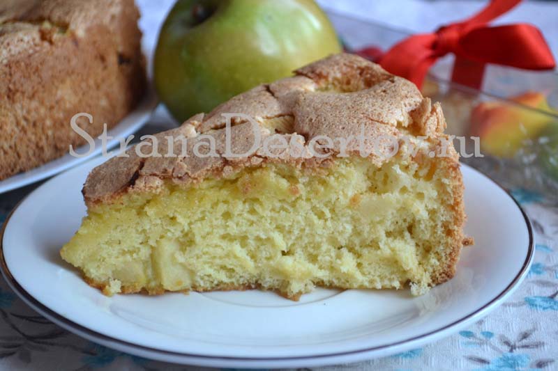 Шарлотка пышная с яблоками без яиц. Шарлотка в духовке на соде. Шарлотка Королевская с яблоками в духовке пышная. Шарлотка пышная с яблоками в духовке классический с содой. Шарлотка с яблоками в микроволновке рецепт с фото пошагово.