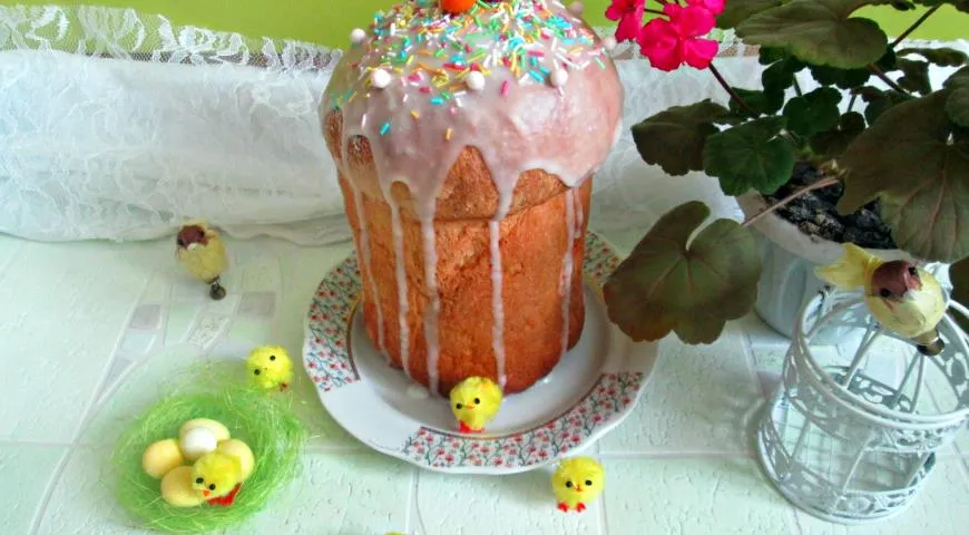 Кулич с ромом и сахарной глазурью