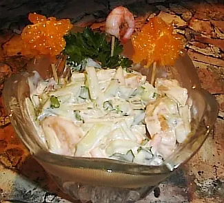Салат «Рай» с креветками, огурцом и мандарином